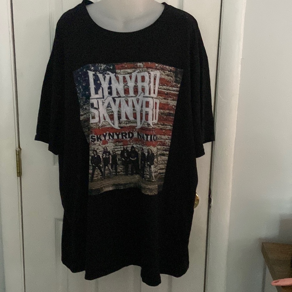 Graphic tee